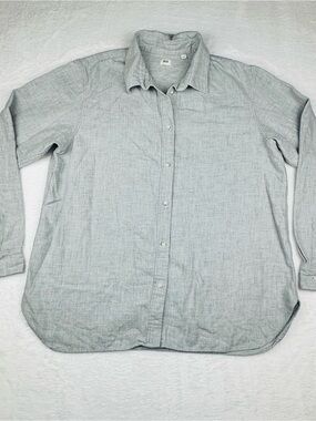 Uniqlo button-up long-sleeve 100% cotton shirt. Light gray. Women’s size L.